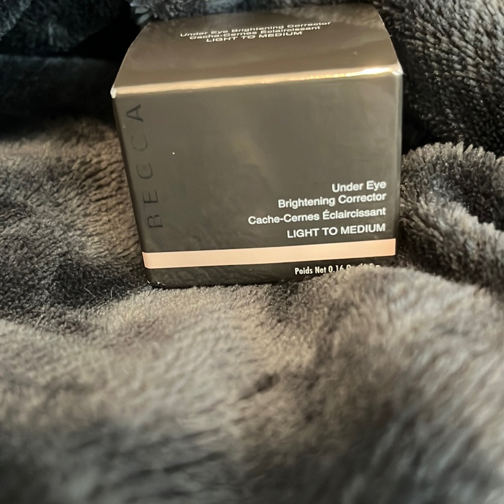Becca under eye brightening corrector